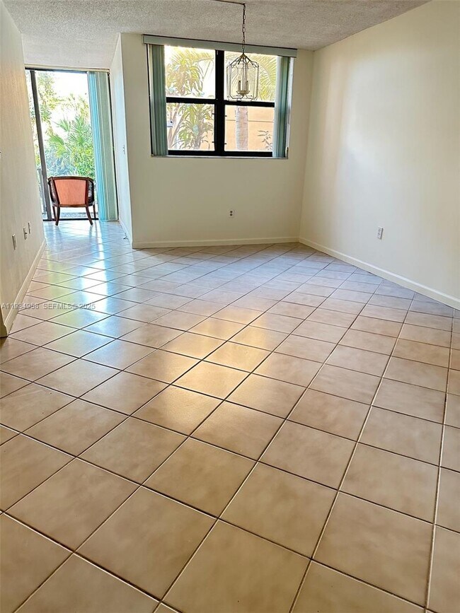 Building Photo - 9420 W Flagler St