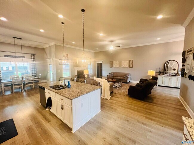 Building Photo - 17123 Stonegate Dr