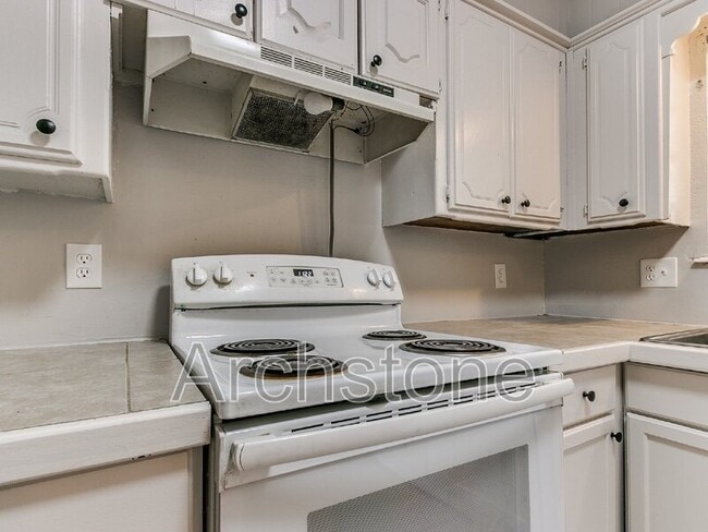 Building Photo - 8814 NE 13th St