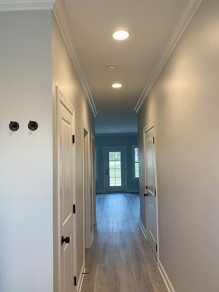 Building Photo - 102 Maple Vw Dr