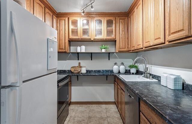 Building Photo - 2724 Oak Rd