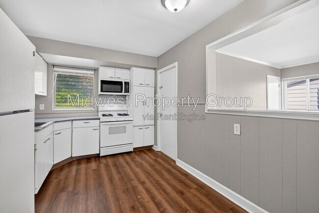 Building Photo - 727 Shepley Dr