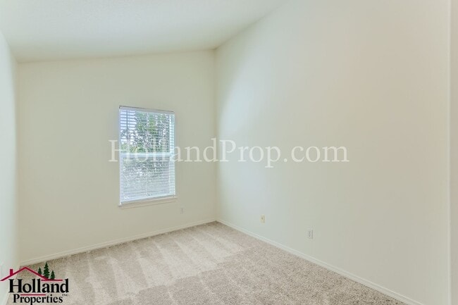 Building Photo - Charming and Comfortable Townhouse in Bethany Area!