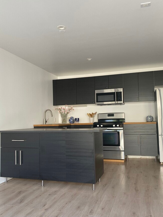 kitchen/Living room - 507 N Citrus Ave