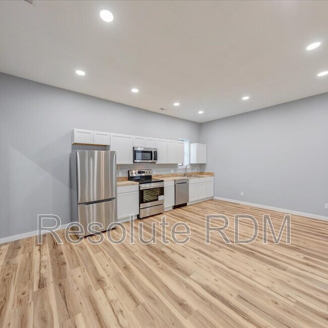 Building Photo - 804 N Locke St