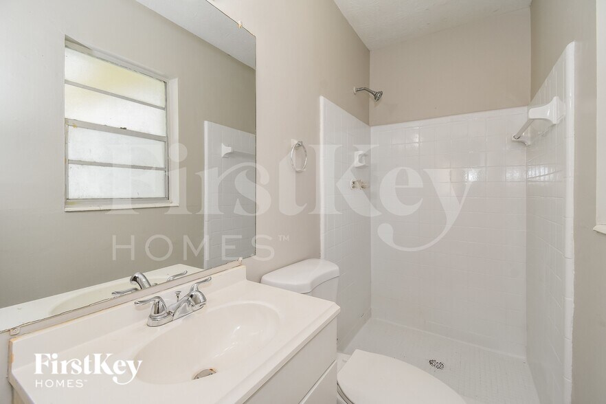 Building Photo - 4476 Jade Dr W