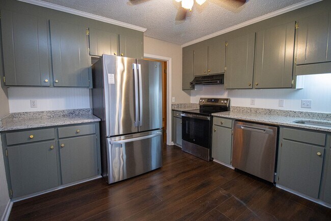 Building Photo - Beautiful Three Bedroom Home for Rent – 1440 Land of Lakes Circle, Lexington, SC