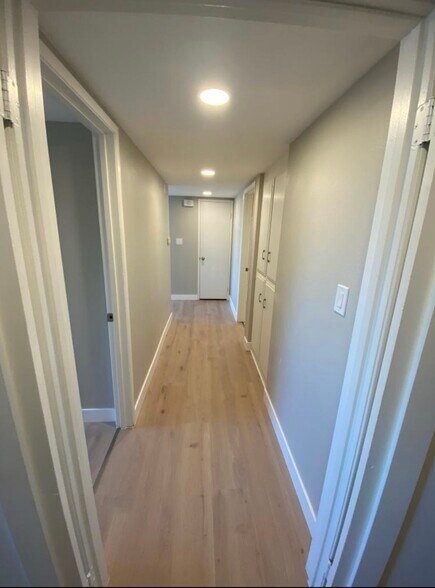 Hall from primary toward living room - 6824 Hyde Park Dr