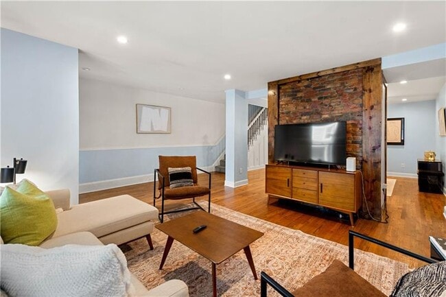 Building Photo - 1207 Linden Pl