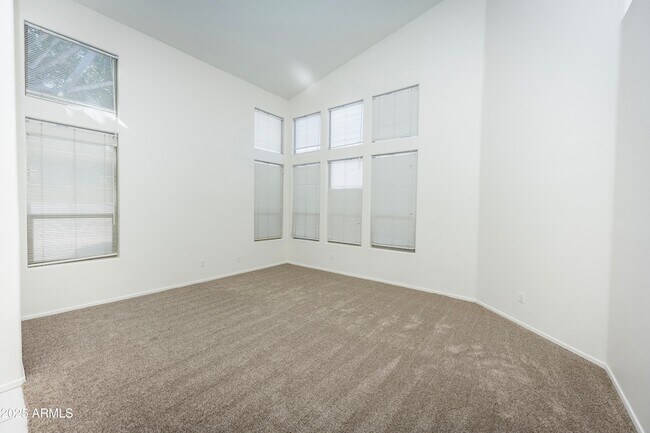 Building Photo - 3844 E Kings Ave