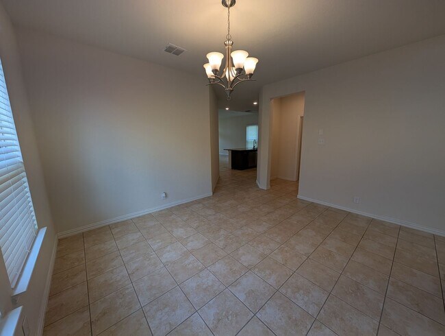 Building Photo - 4/2.5/2 with Large Game Room / Near Gruene...