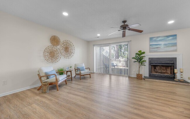 Building Photo - READY NOW!! 3-Bedroom Townhome w/Attached Garage! Golf Course Views - Pet Friendly - All Appliances!