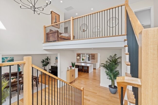 Building Photo - 5 Colonial Rd