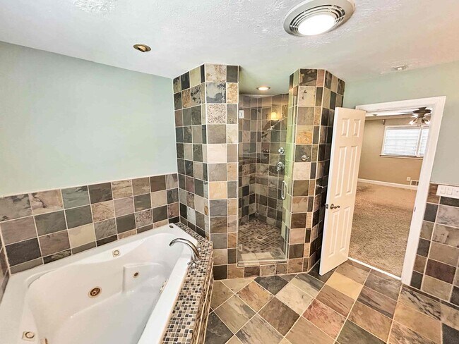 Building Photo - Spacious 3 BR/2 BA Duplex in Austell!