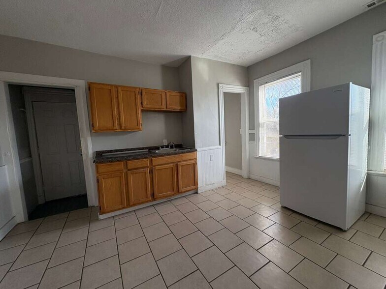 Building Photo - 153 Humphrey St