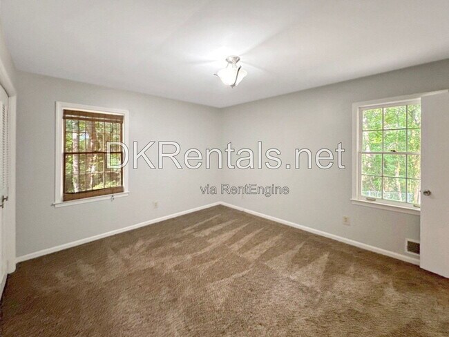 Building Photo - 1580 Bainbridge Ln