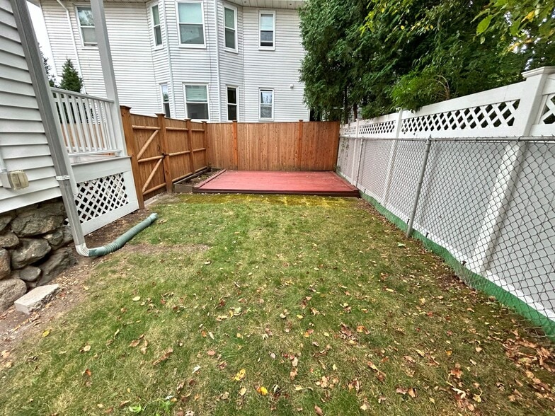 Building Photo - 311 Waverley Ave