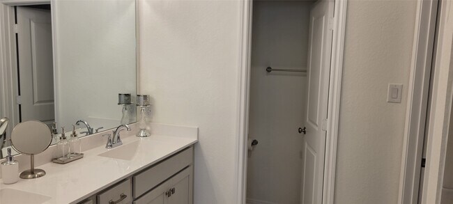 Building Photo - 347 E Coralburst Lp