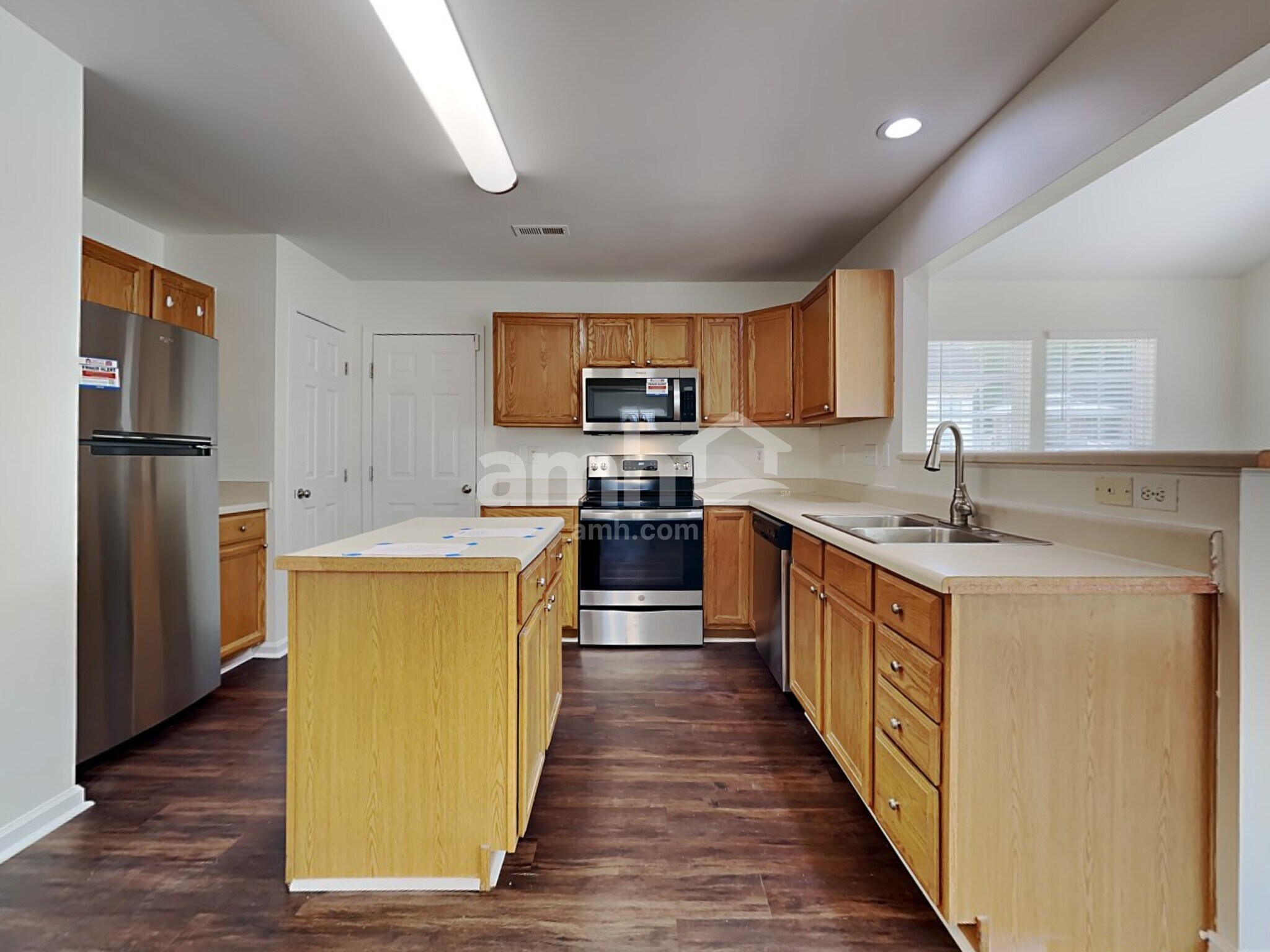 Building Photo - 9927 Spring Park Dr