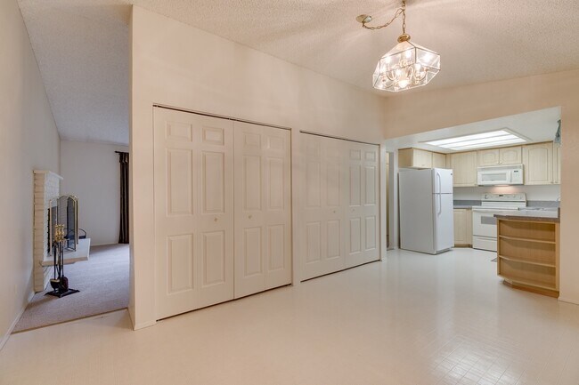 Building Photo - Beautiful 4 bedroom house with large backyard for rent in Sammamish!