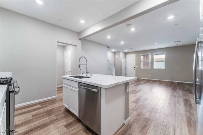 Building Photo - 25 Alamere Falls Dr