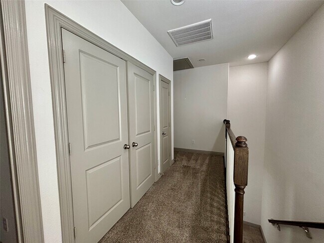 Building Photo - 8918 Southview St