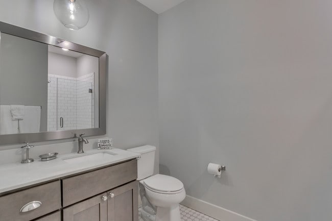 Building Photo - 525 East