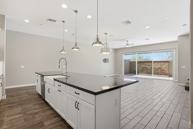 Building Photo - 7471 E Paraiso Dr