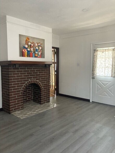 Living Room - 108 21st St
