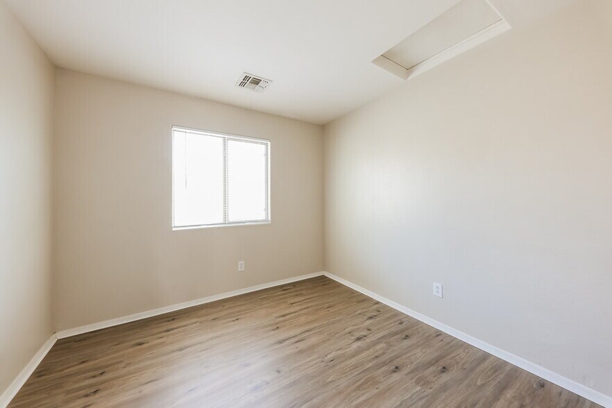 Building Photo - 7222 S 37th Dr