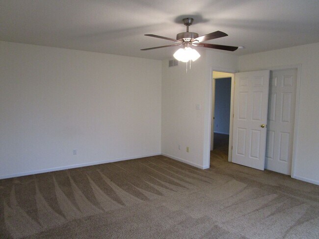 Building Photo - 3538-3540-3540 Prescott Dr