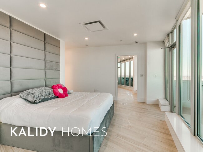 Building Photo - 5900 Mosteller Dr