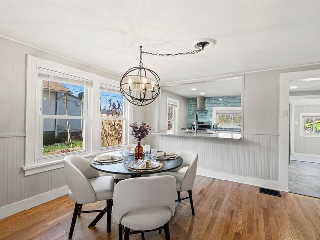Building Photo - Charming Updated Bungalow near Downtown De...