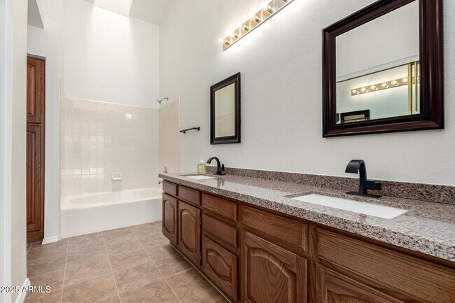 Building Photo - 9285 E Sutton Dr