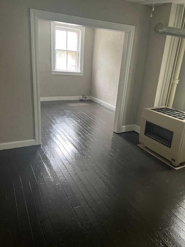 Building Photo - 2 bedroom 1 bathroom located in the heart of Carlisle
