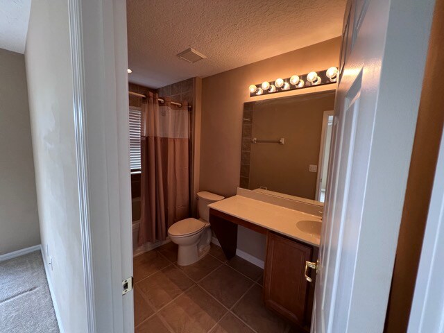 Building Photo - 2160 Retreat View Cir