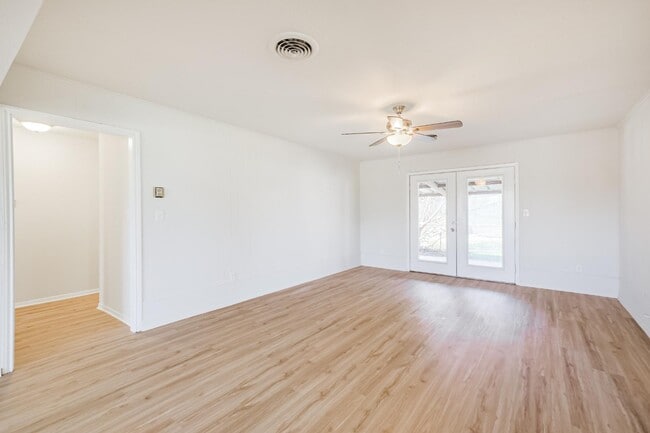 Building Photo - 802 Wright St