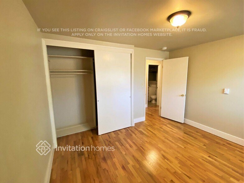 Building Photo - 1131 Lenore Dr