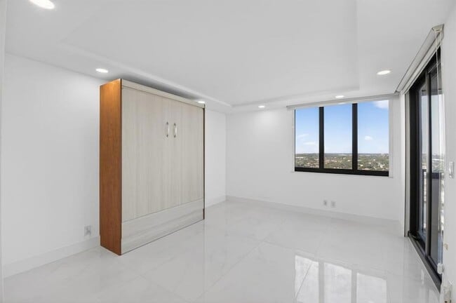 Building Photo - 3420 S Ocean Blvd