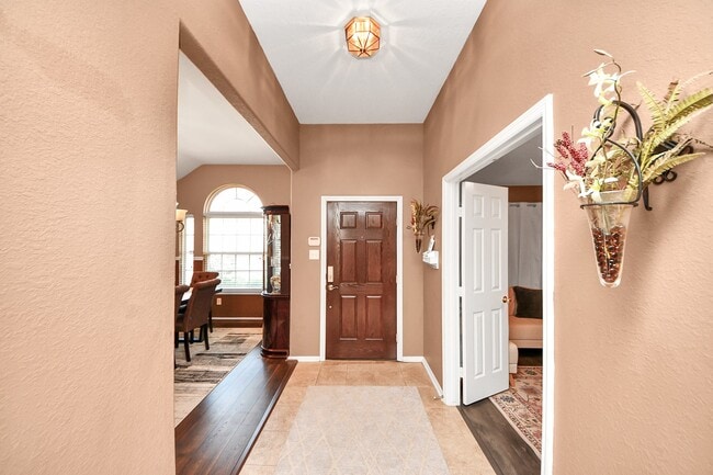 Building Photo - 8714 7 Pines Ln