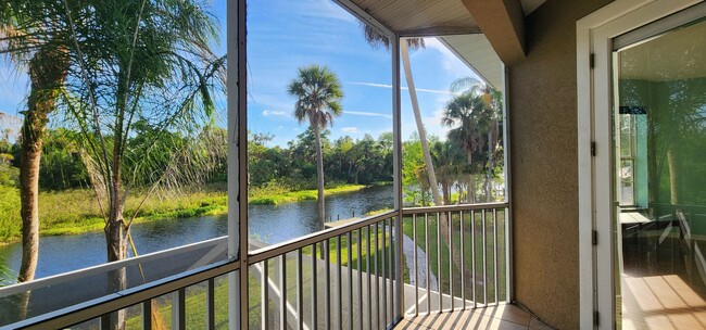 Building Photo - 2 Bedroom, 3 Bathroom House in Bradenton