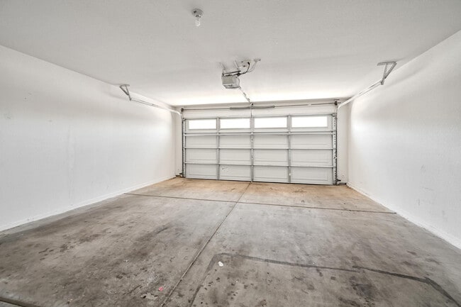 Building Photo - 8205 S 45th Ln