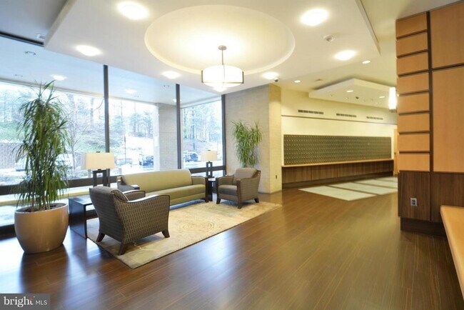 Building Photo - 307 Yoakum Pkwy