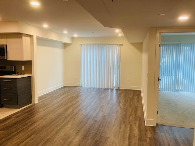 Building Photo - 5026 Rosewood Ave