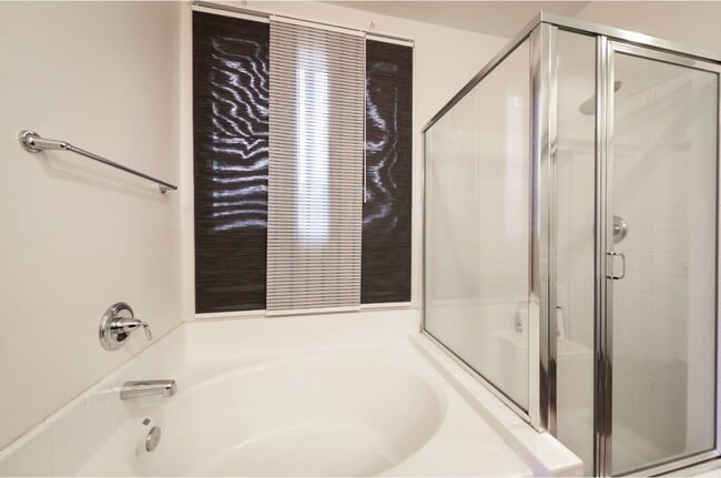 Building Photo - 5900 Warren Ridge Dr