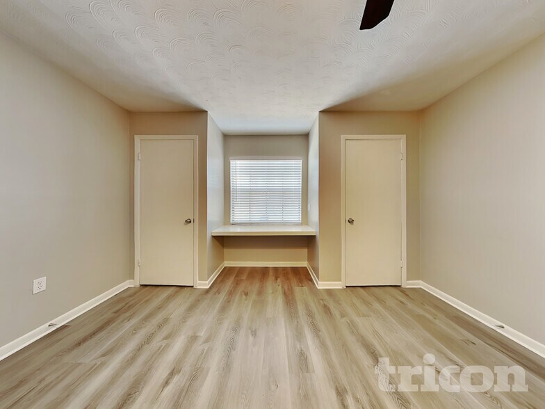 Building Photo - 806 Bills Cir