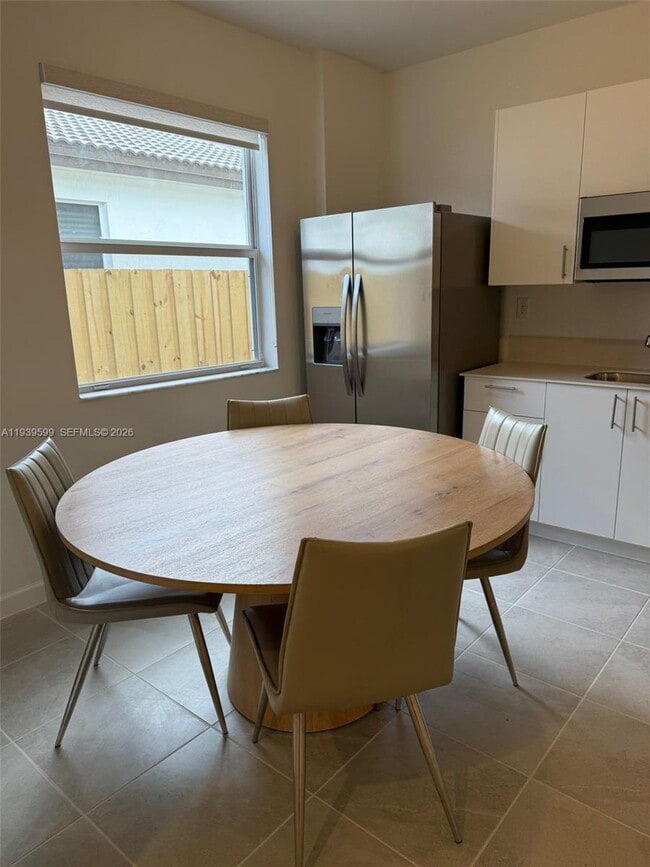 Building Photo - 2832 SE 23rd Ave