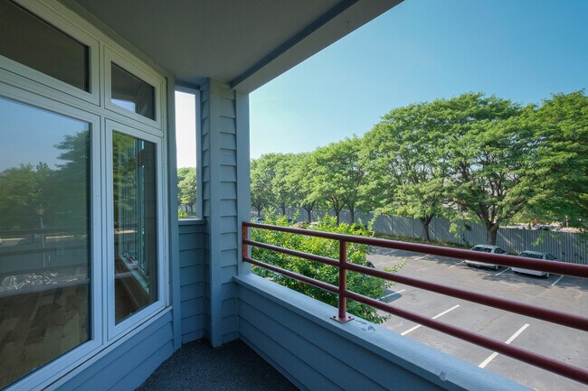 Building Photo - Sunny Luxury 2 Bedrooms 2 Baths Condo with...