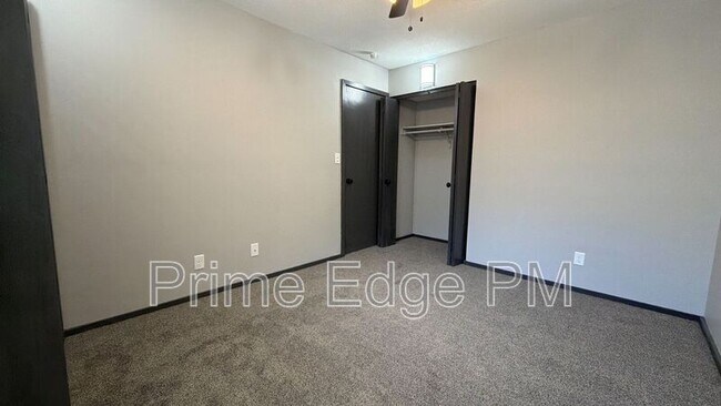 Building Photo - 1741 Ridgehaven Ct
