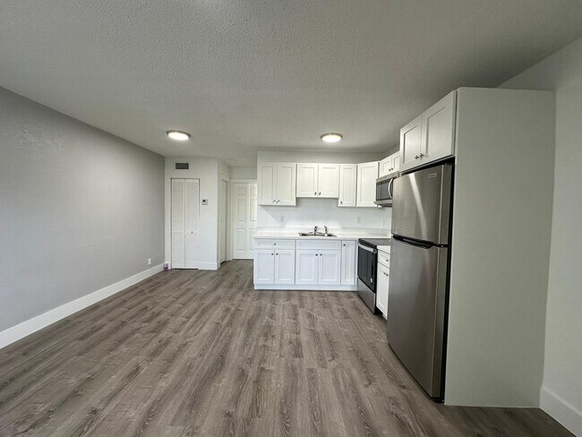 Building Photo - 3660 Apartments LLC